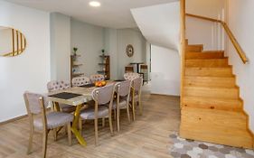 Central Art Maisonette By Estia